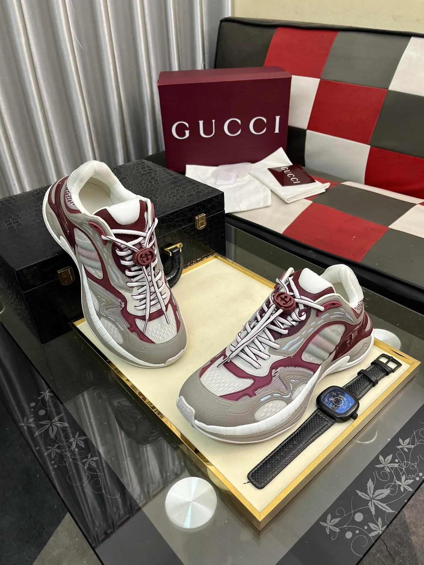 Men's men's shoes 💰1040⌚️⌚️GUCCI Gucci's new dad shoes 🇮🇹Top version🇮🇹🔜Purchasing level High version: The original disassembly took more than 3 months to develop 1:1, the version has been upgraded again, chips, packaging, imported mesh, all made with computerized cars Couple 👫 style 🔜Versatile in all seasons🔜 Fashion🔜 Personality 🔜Distinctive 🔵Full range of layouts, welcome to inquire for pictures Outsole: The latest original developed TPU vacuum Upper: Original mesh, super breathable 💯Full set of packaging Medium and low belt LOGO Size: Women's size 35-40 Men's size 38-45 (38 45 customized